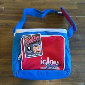 IGLOO Retro Collection Style Soft Shell Cooler 9 Can Blue Red New